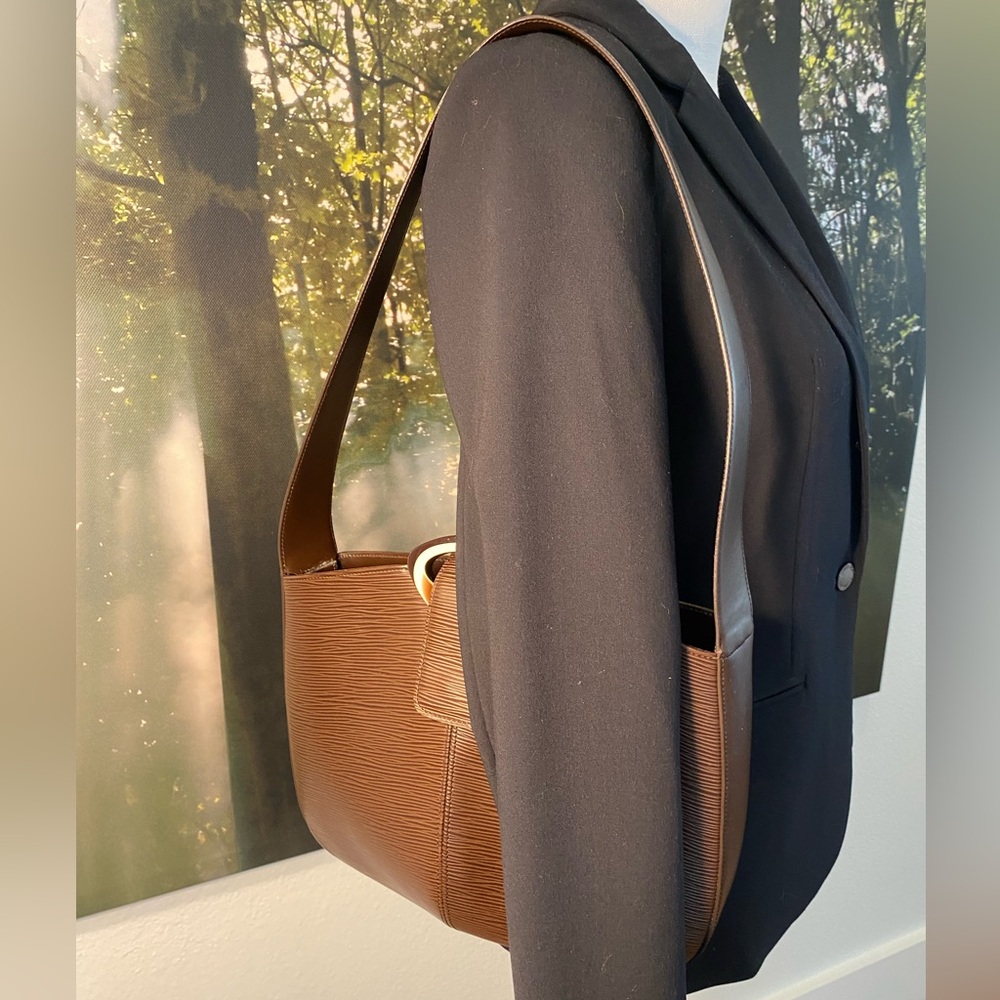 Louis Vuitton Brown Epi Leather Shoulder Bag - Picture 3 of 15